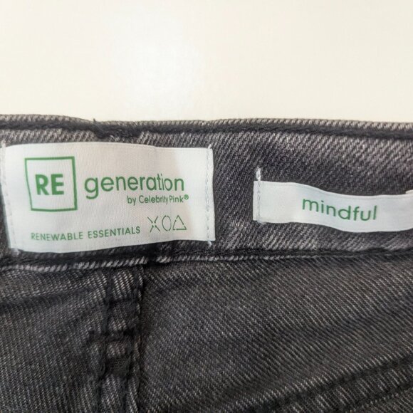 NWT Re Generation Size 3/Waist 26 Black Distressed High-Rise  Mom Mindful Jeans - Picture 8 of 16